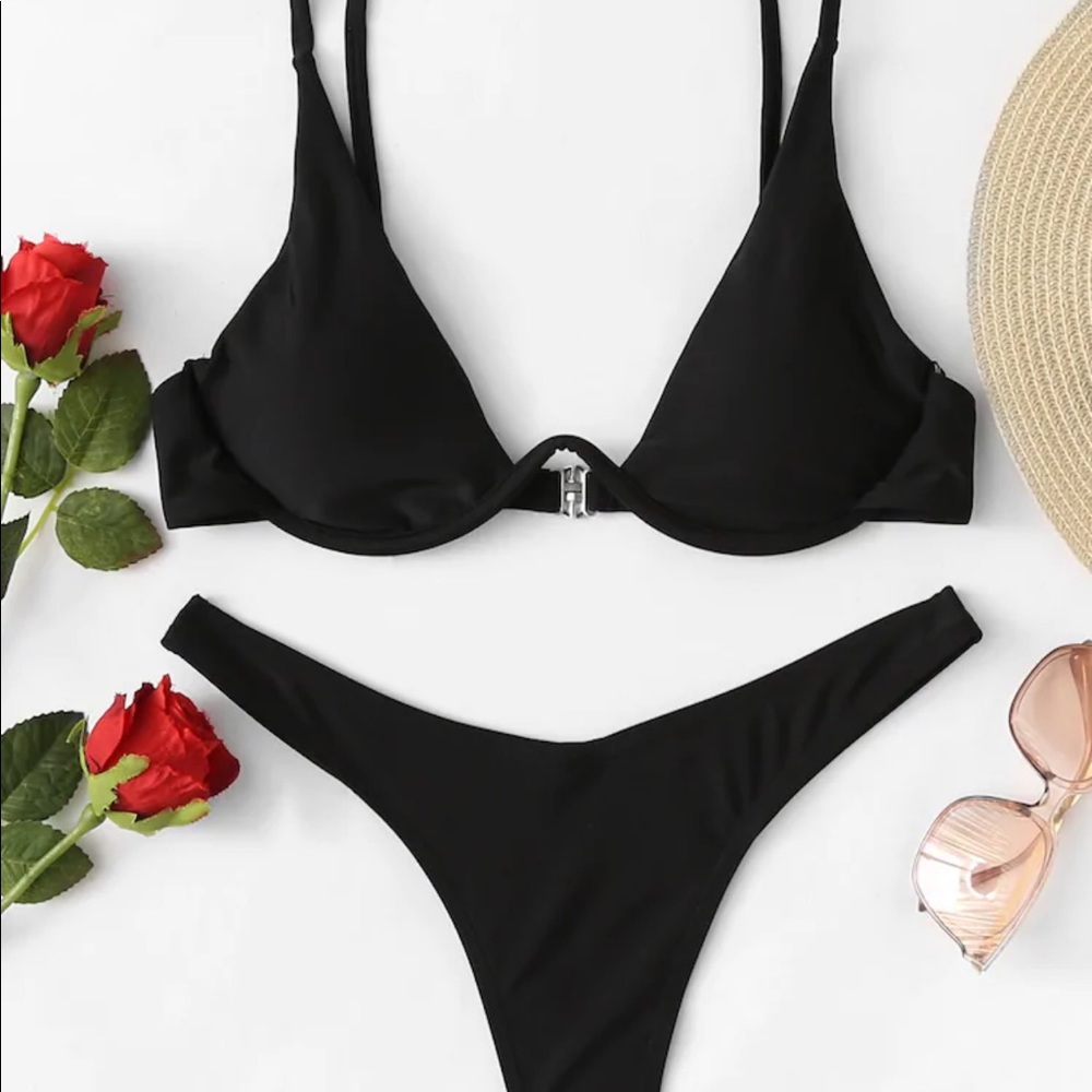 Black underwire bikini